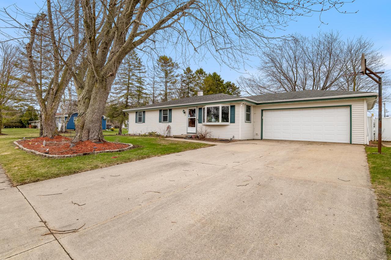 710 Randolph St, Mishicot, WI 54228