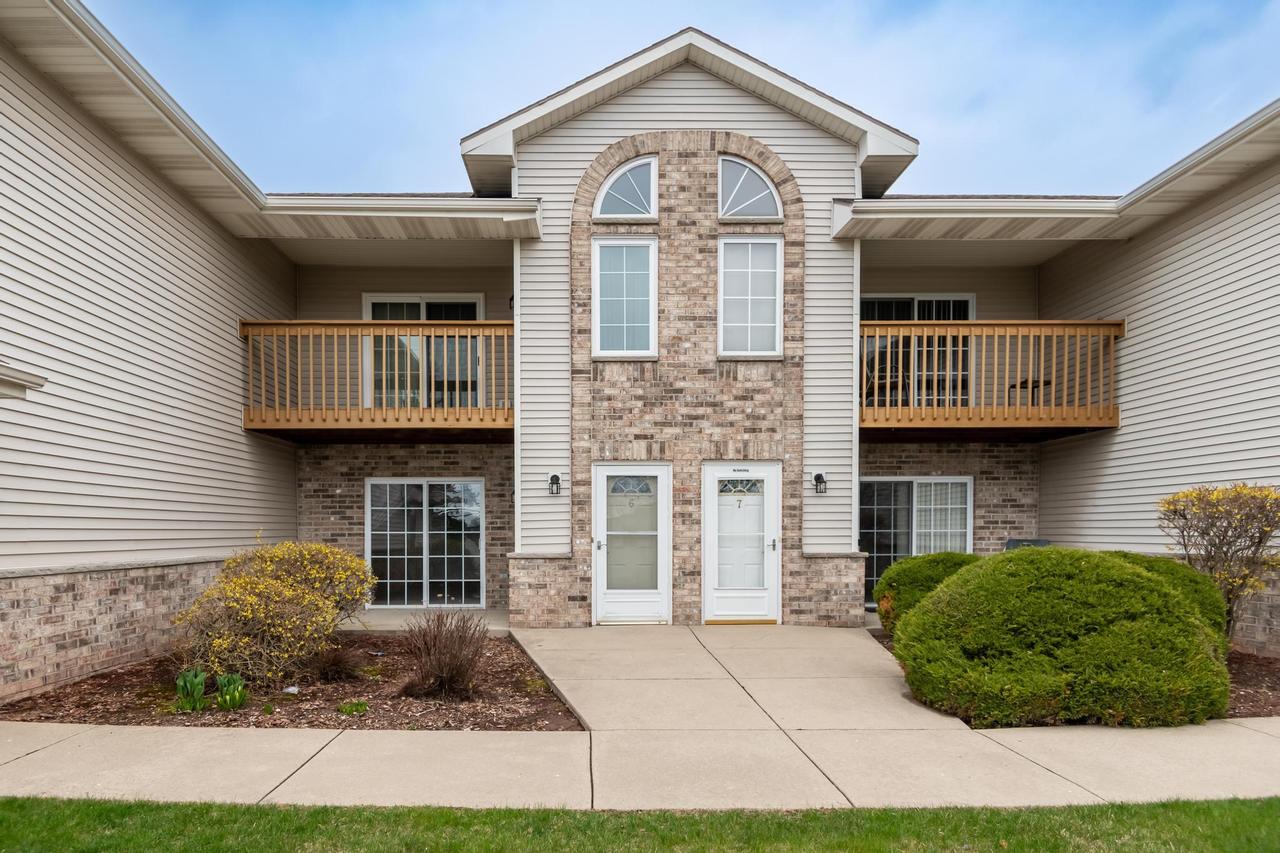 3057 Meyer Ct #6, Mount Pleasant, WI 53406