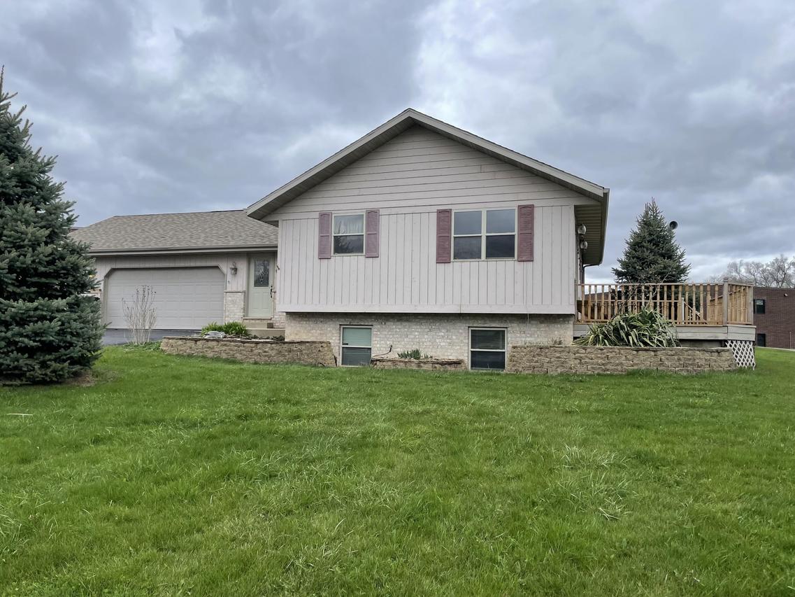 8324 200th Ave, Bristol, WI 53104