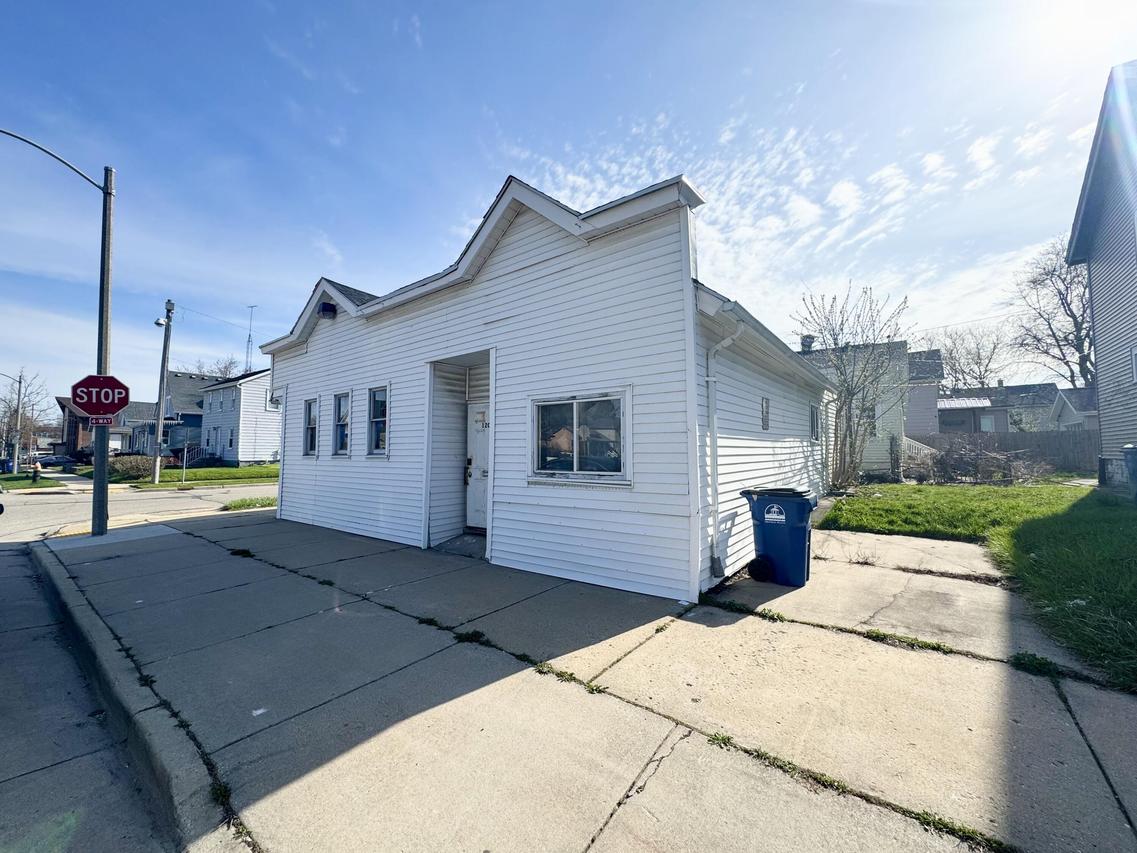 1201 Center St, Racine, WI 53403