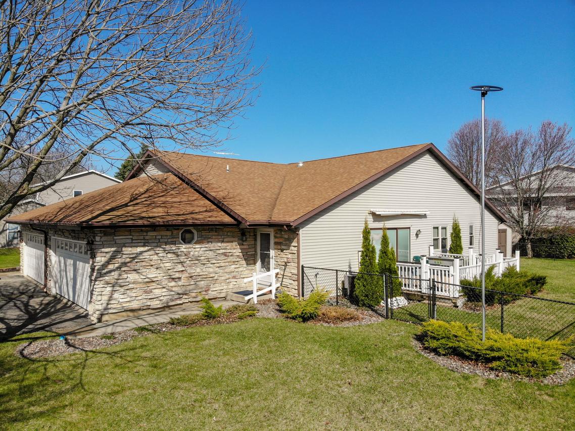 410 E 3rd Ave, Elkhorn, WI 53121