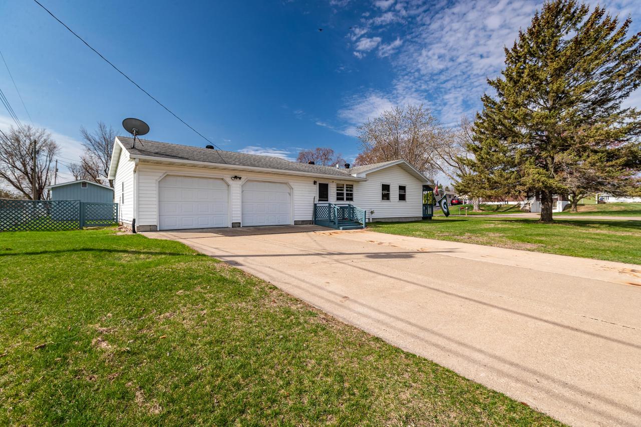 2526 1st Ave, Campbell, WI 54603