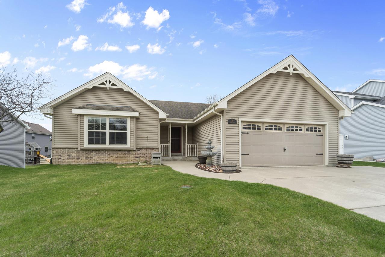 217 Acadia Ave, Hartford, WI 53027