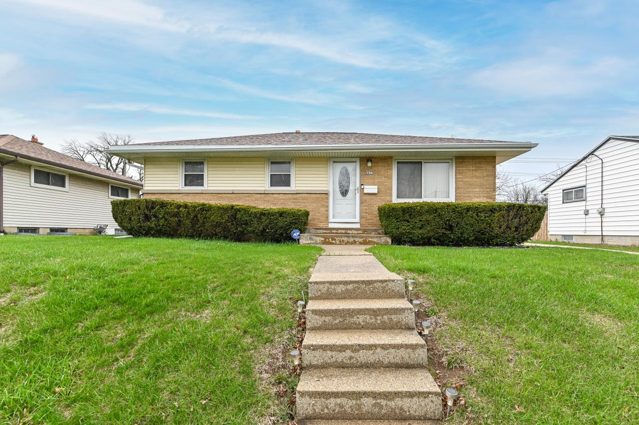 9022 W Custer Ave, Milwaukee, WI 53225