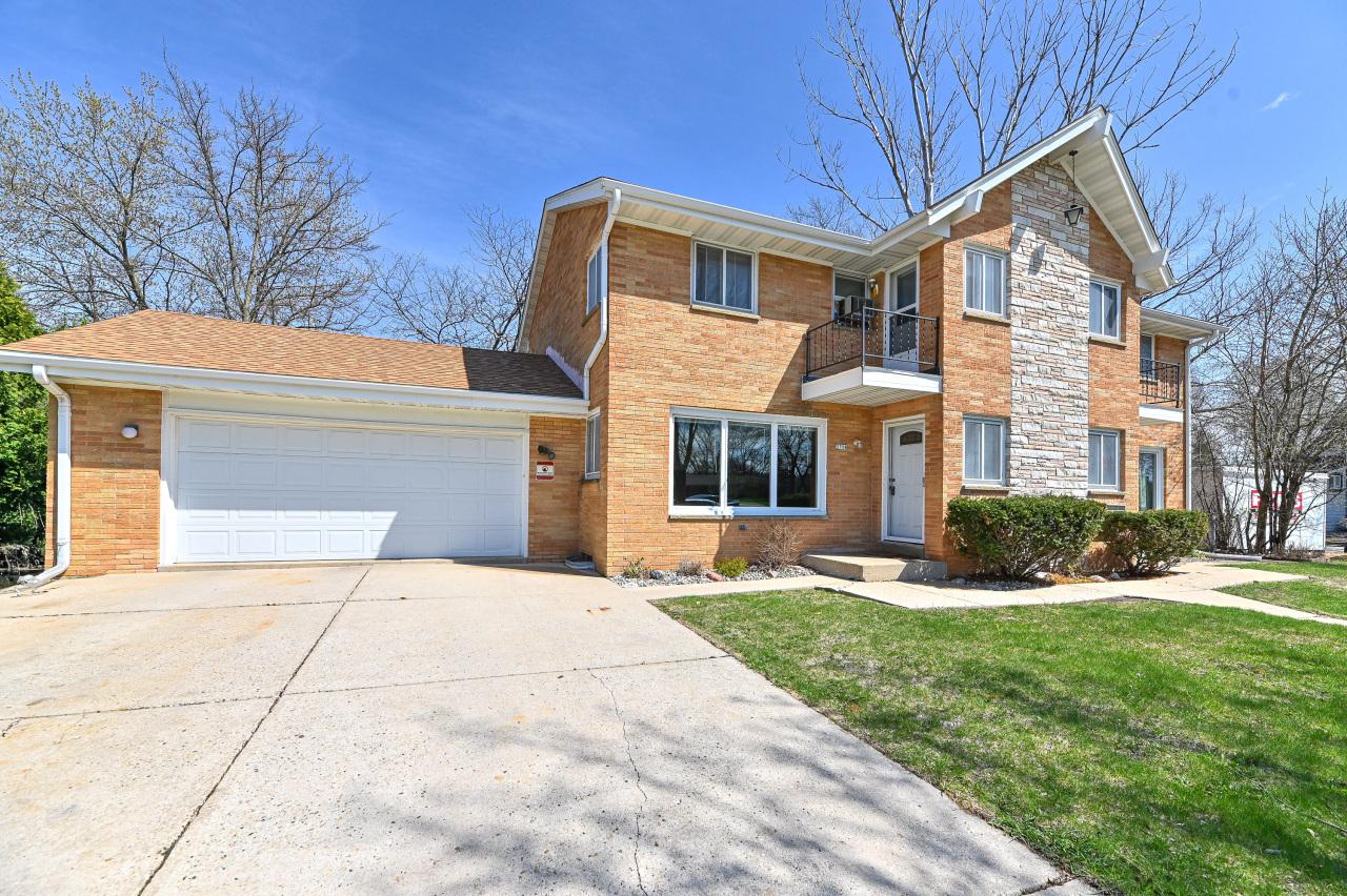2756 N 124th St #2758, Wauwatosa, WI 53222