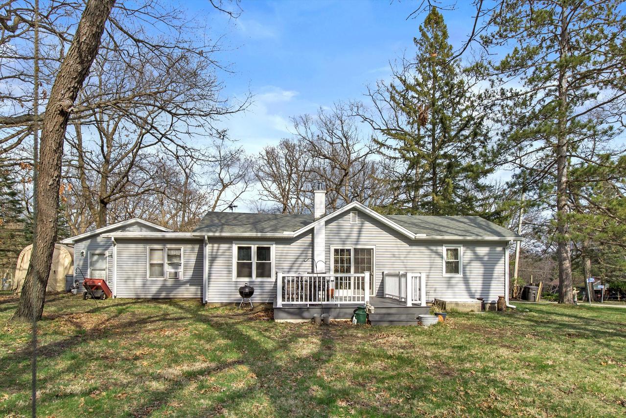W3724 Washington Dr, Geneva, WI 53147