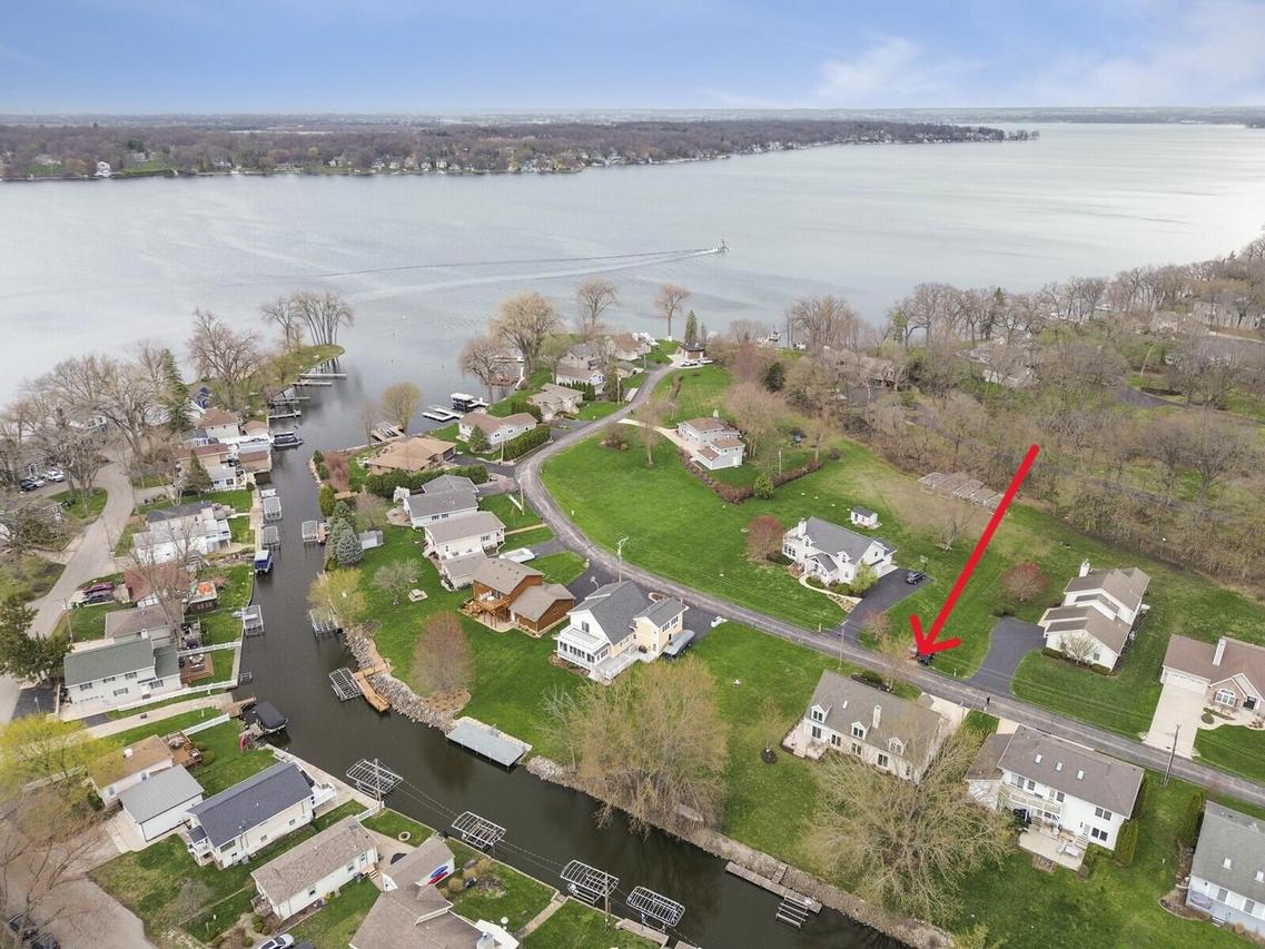 4211 Robbins Rd, Delavan, WI 53115