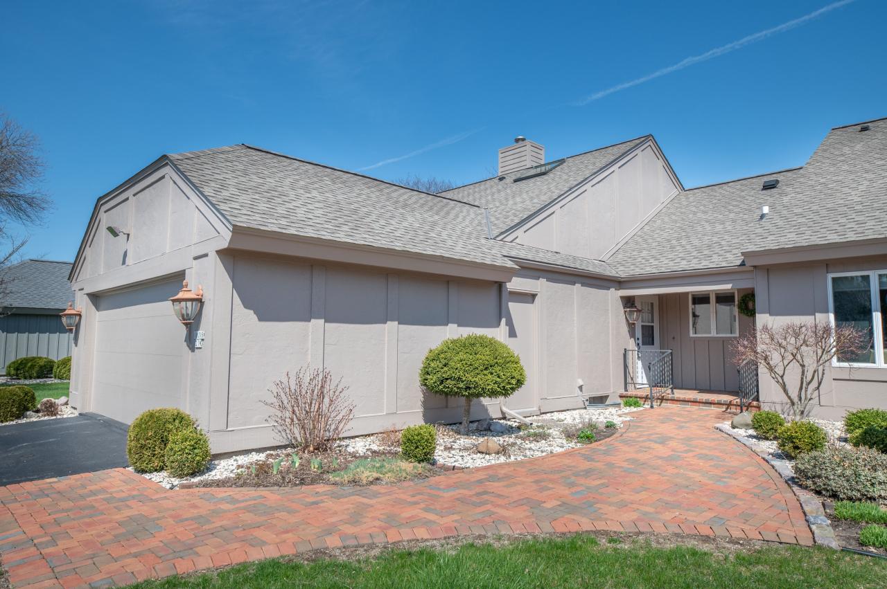 10018 N Kirkland Ct, Mequon, WI 53092