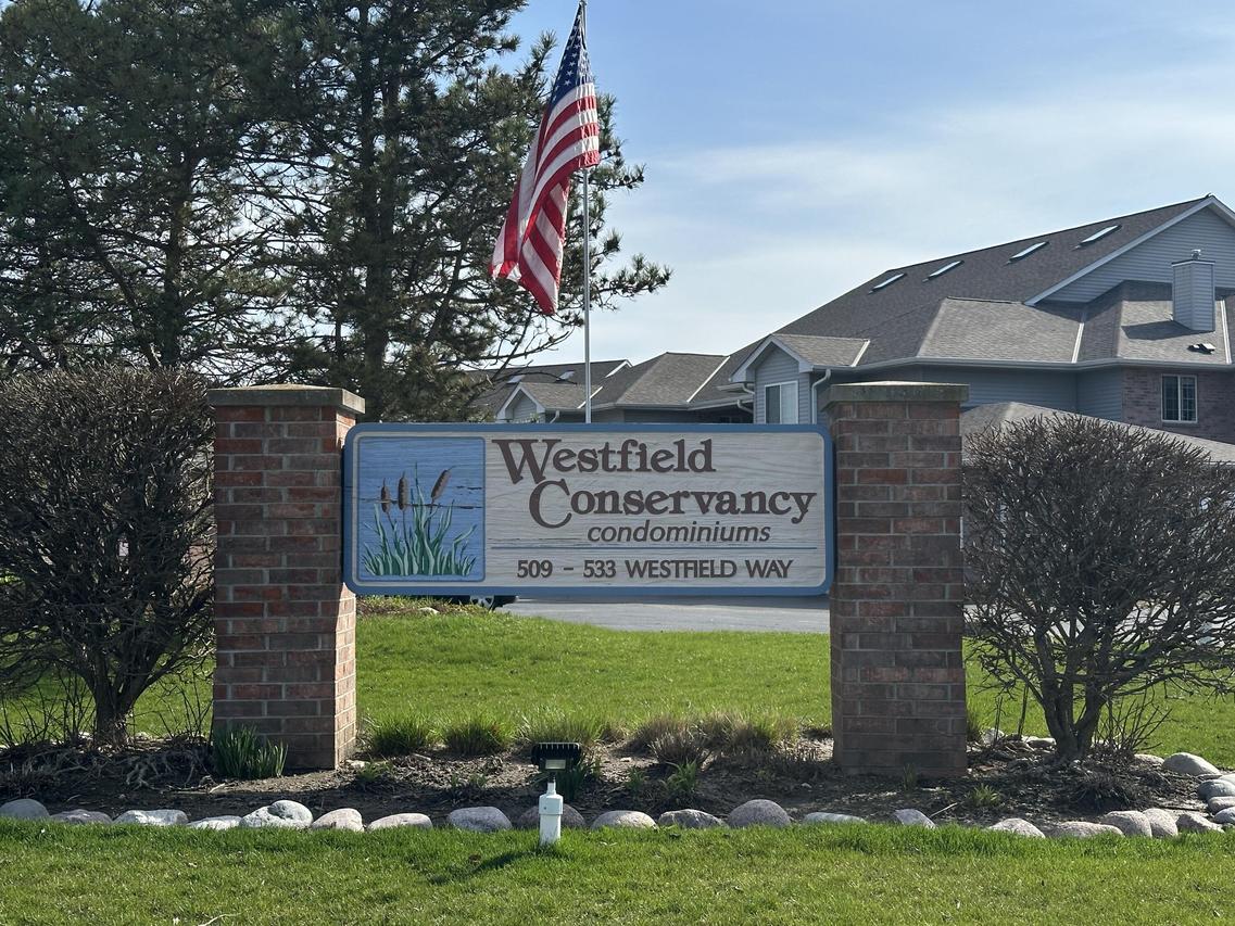 509 Westfield Way #G, Pewaukee, WI 53072