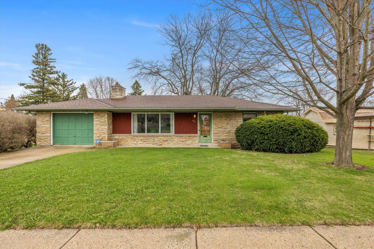 424 Sixth St, Hartford, WI 53027