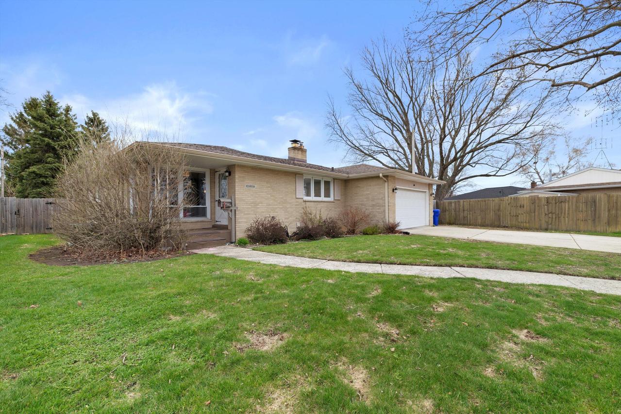 8525 37th Ave, Kenosha, WI 53142