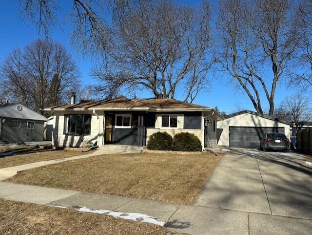 1628 Aldoro Dr, Waukesha, WI 53188