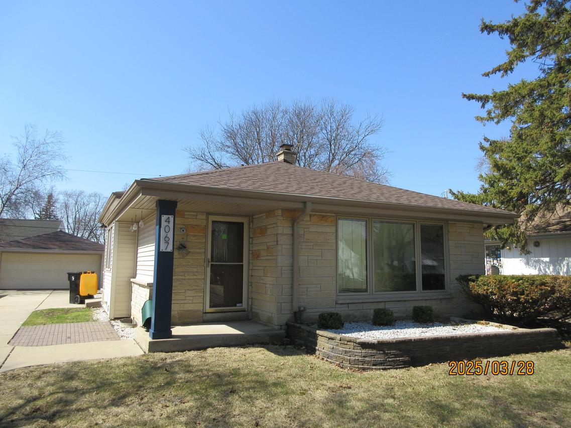 4067 N 98th St, Wauwatosa, WI 53222
