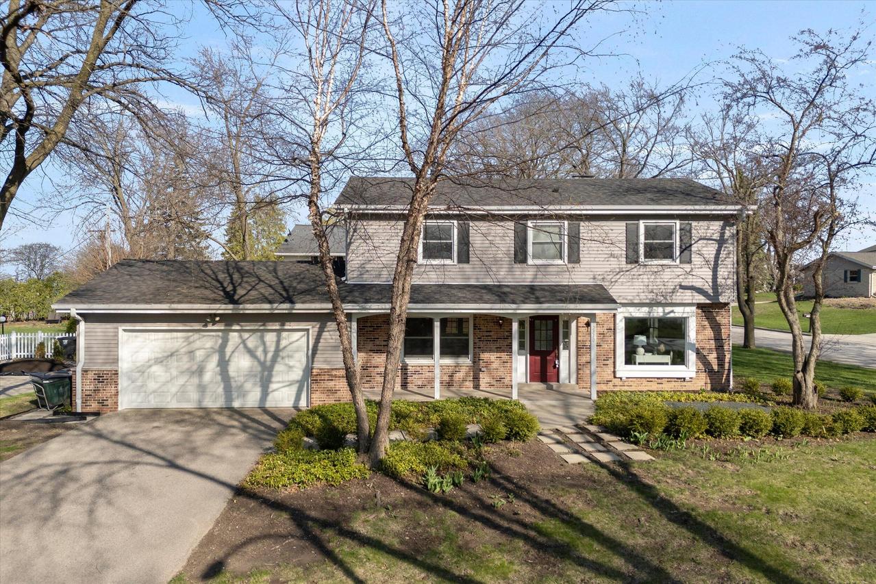 2810 N 117th St, Wauwatosa, WI 53222