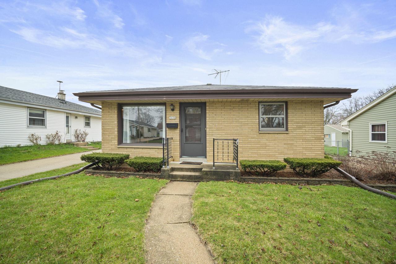 3656 S 95th St, Milwaukee, WI 53228