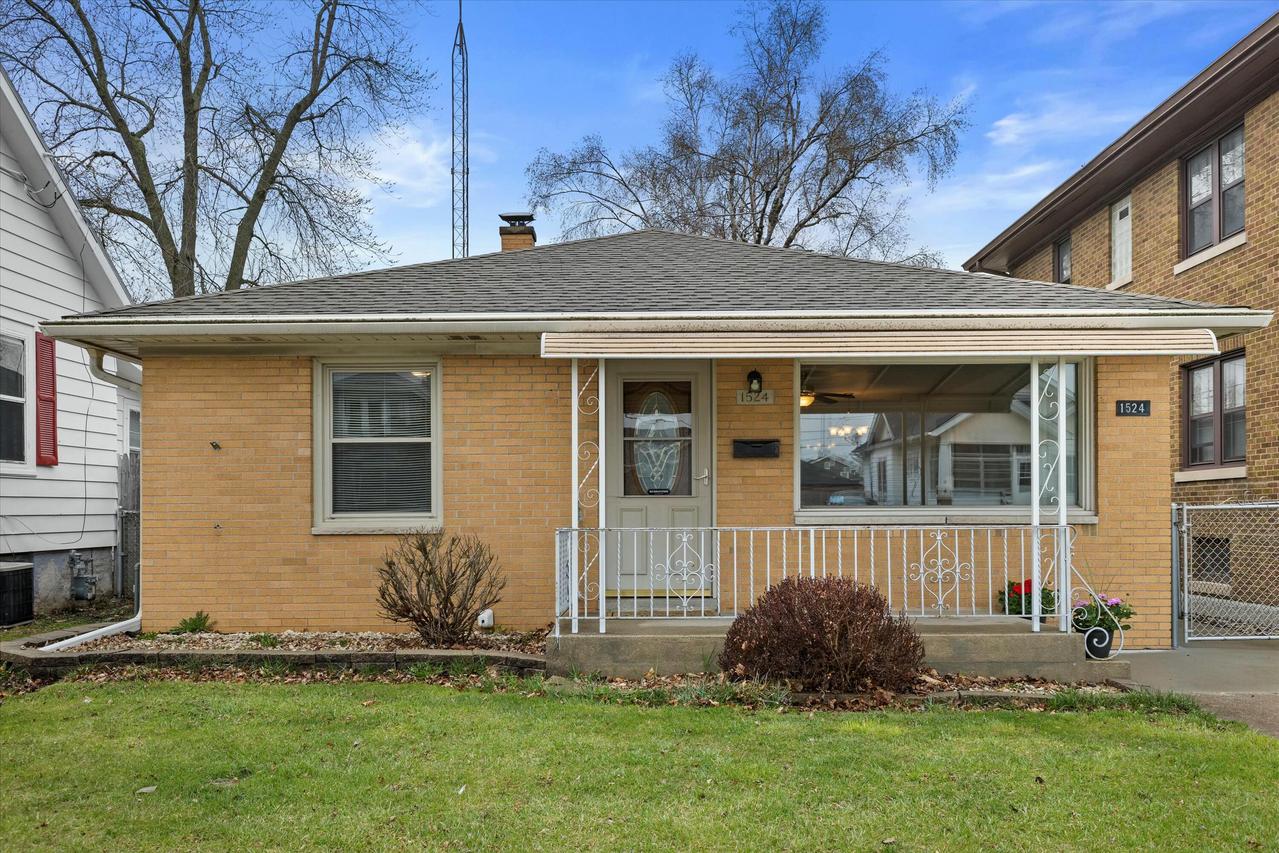 1524 Blaine Ave, Racine, WI 53405