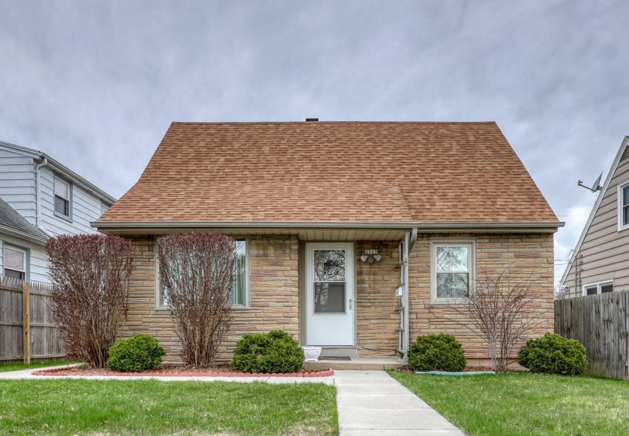 2525 S 70th St, Milwaukee, WI 53219