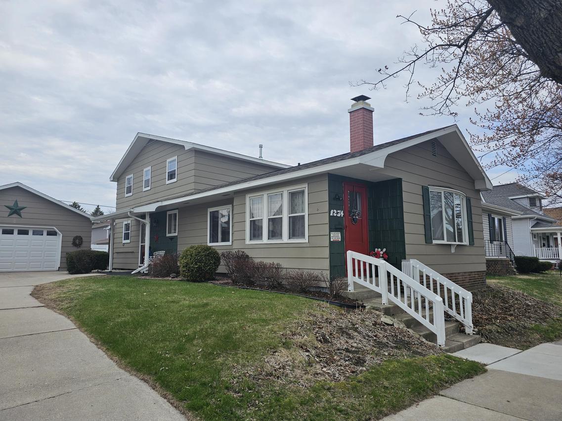 1234 S 19th St, Manitowoc, WI 54220