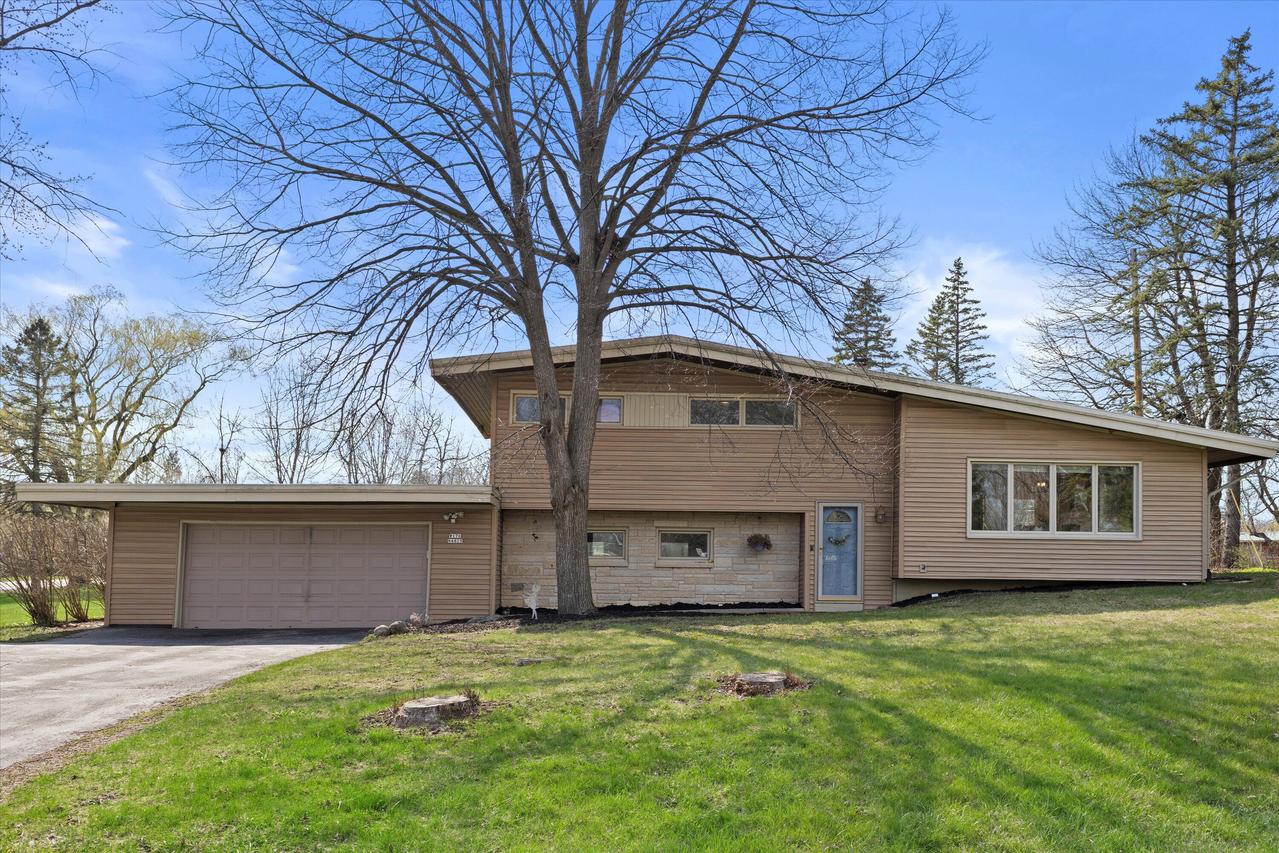 W176N4829 Christopher Ct, Menomonee Falls, WI 53051
