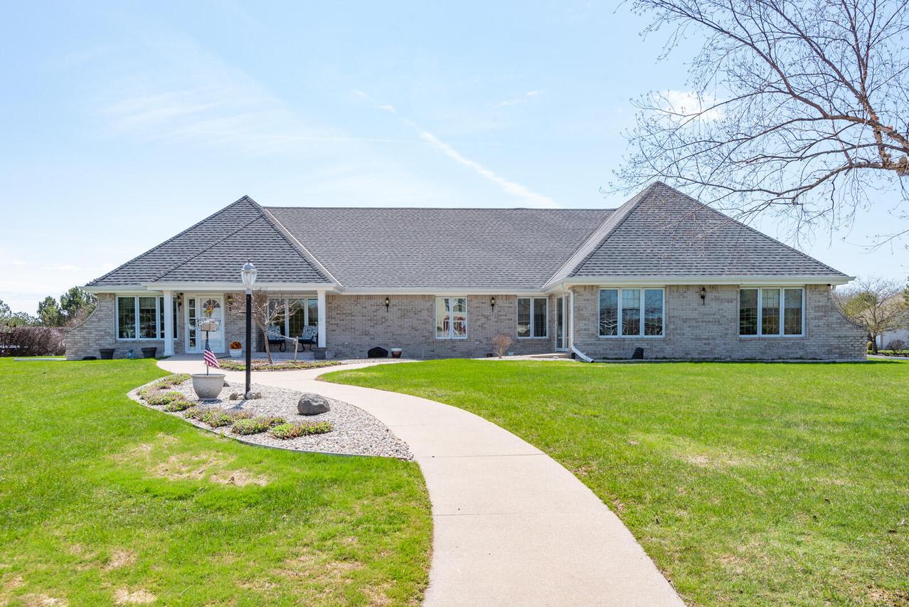 N108W15053 Bel Aire Ln, Germantown, WI 53022