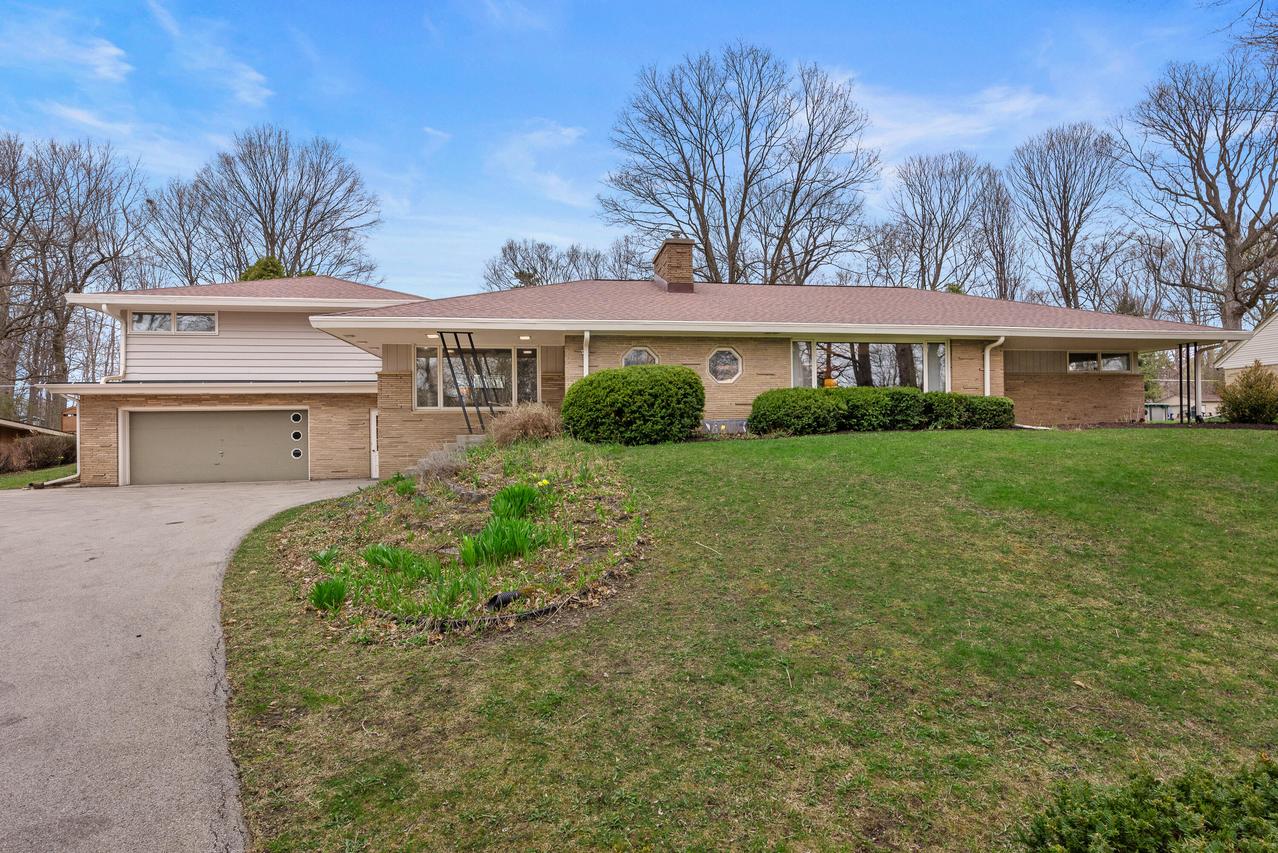 8110 W Edgerton Ave, Greendale, WI 53129