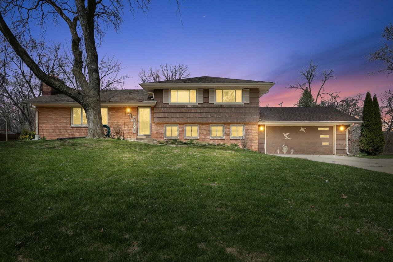 17540 Windemere Rd, Brookfield, WI 53045