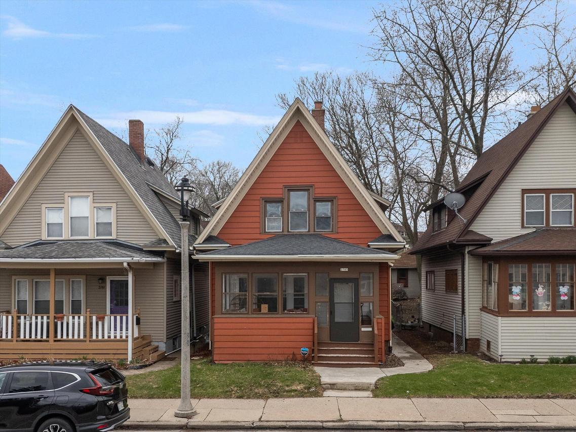 2785 S Kinnickinnic Ave, Milwaukee, WI 53207