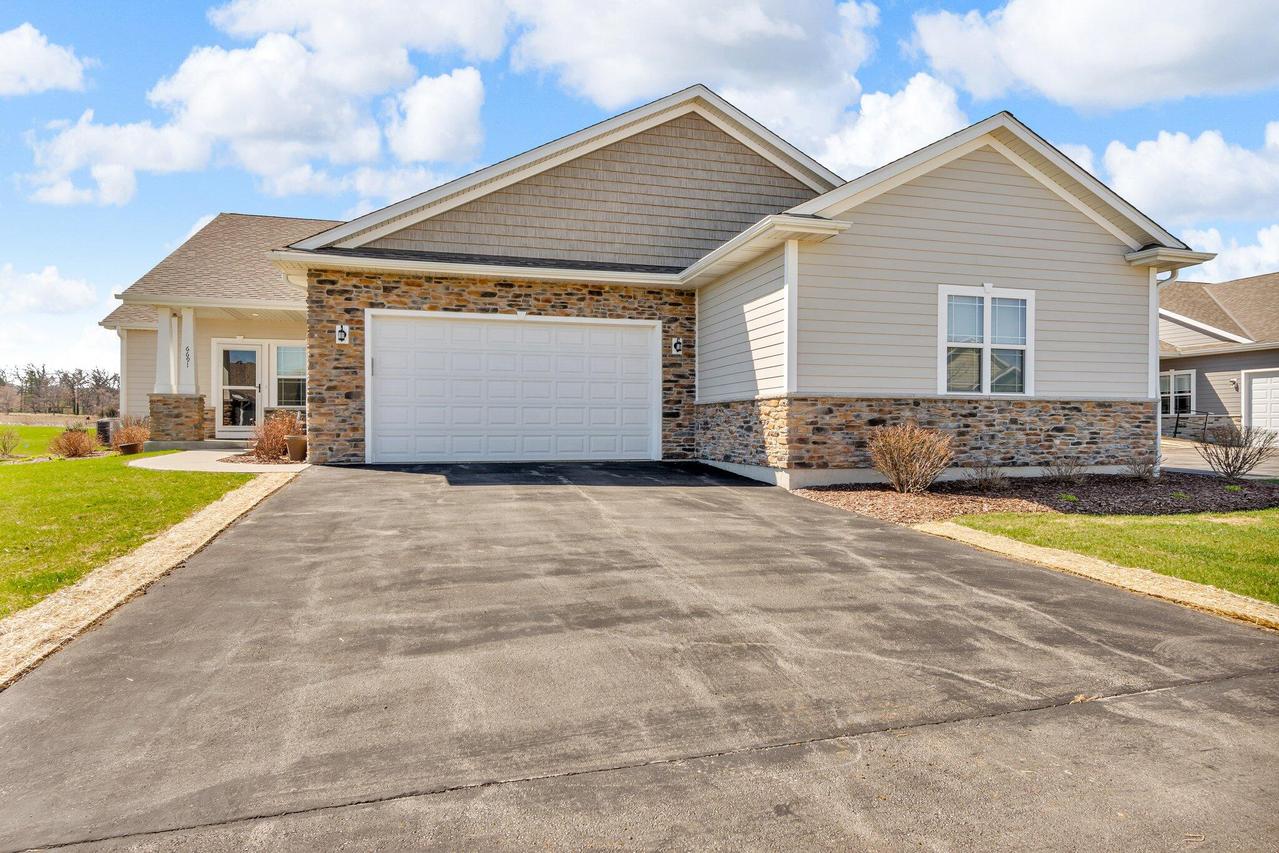 6691 105th St #21, Pleasant Prairie, WI 53158