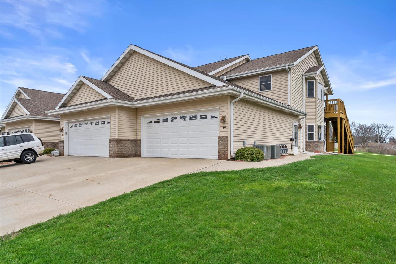 865 Prairie Gdns #90, Kewaskum, WI 53040