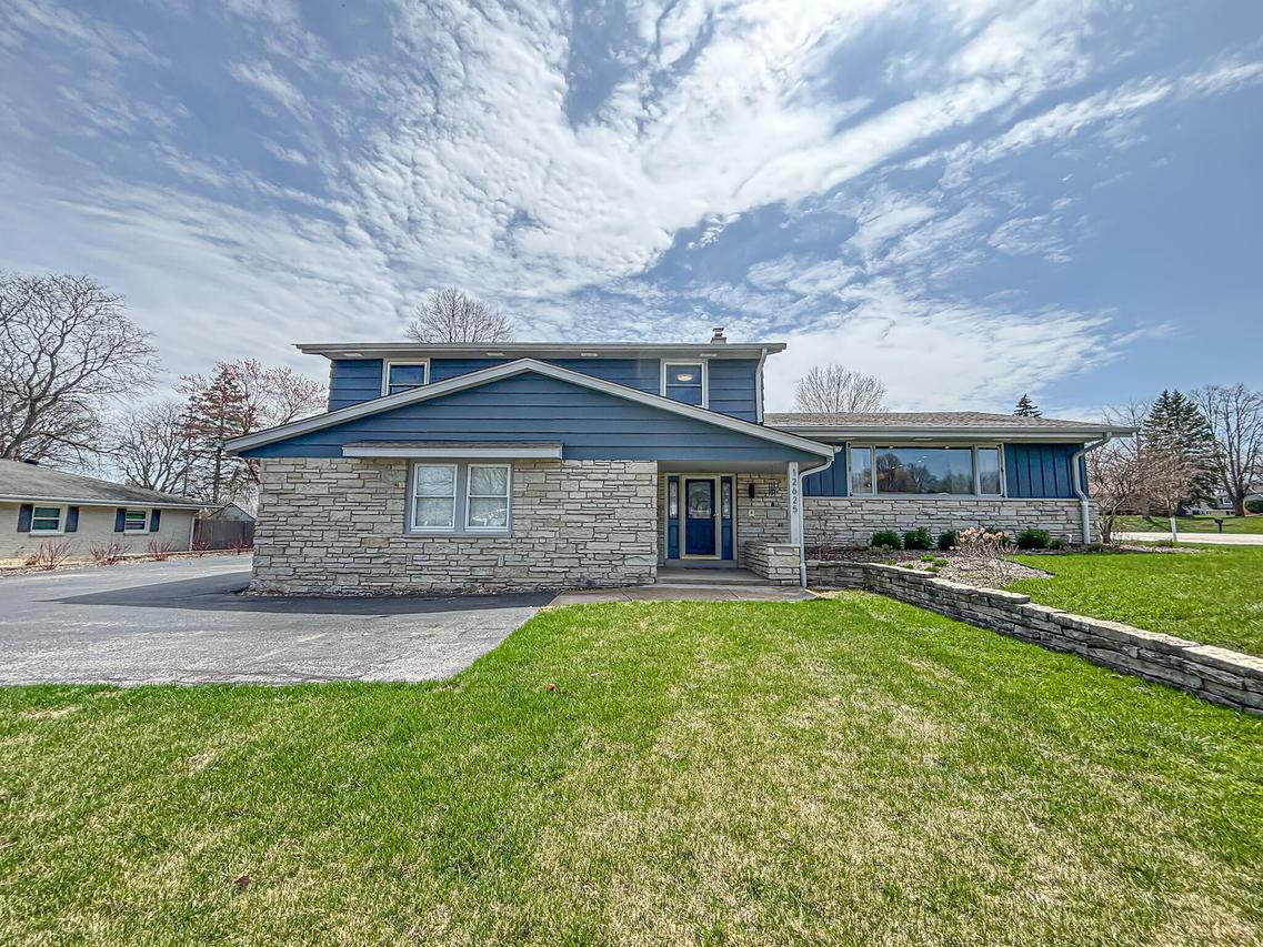12625 W Eden Trl, New Berlin, WI 53151