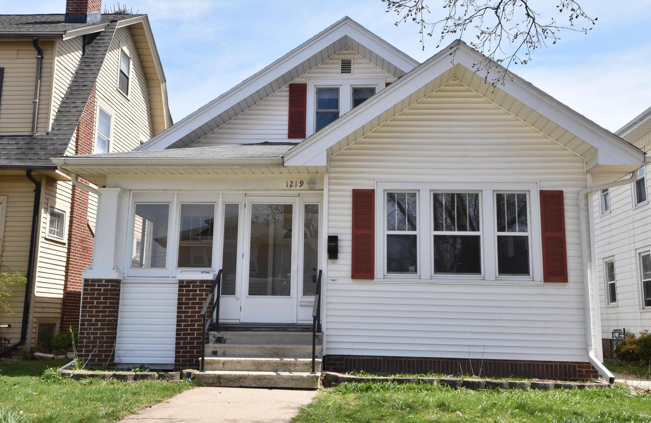 1219 Arthur Ave, Racine, WI 53405