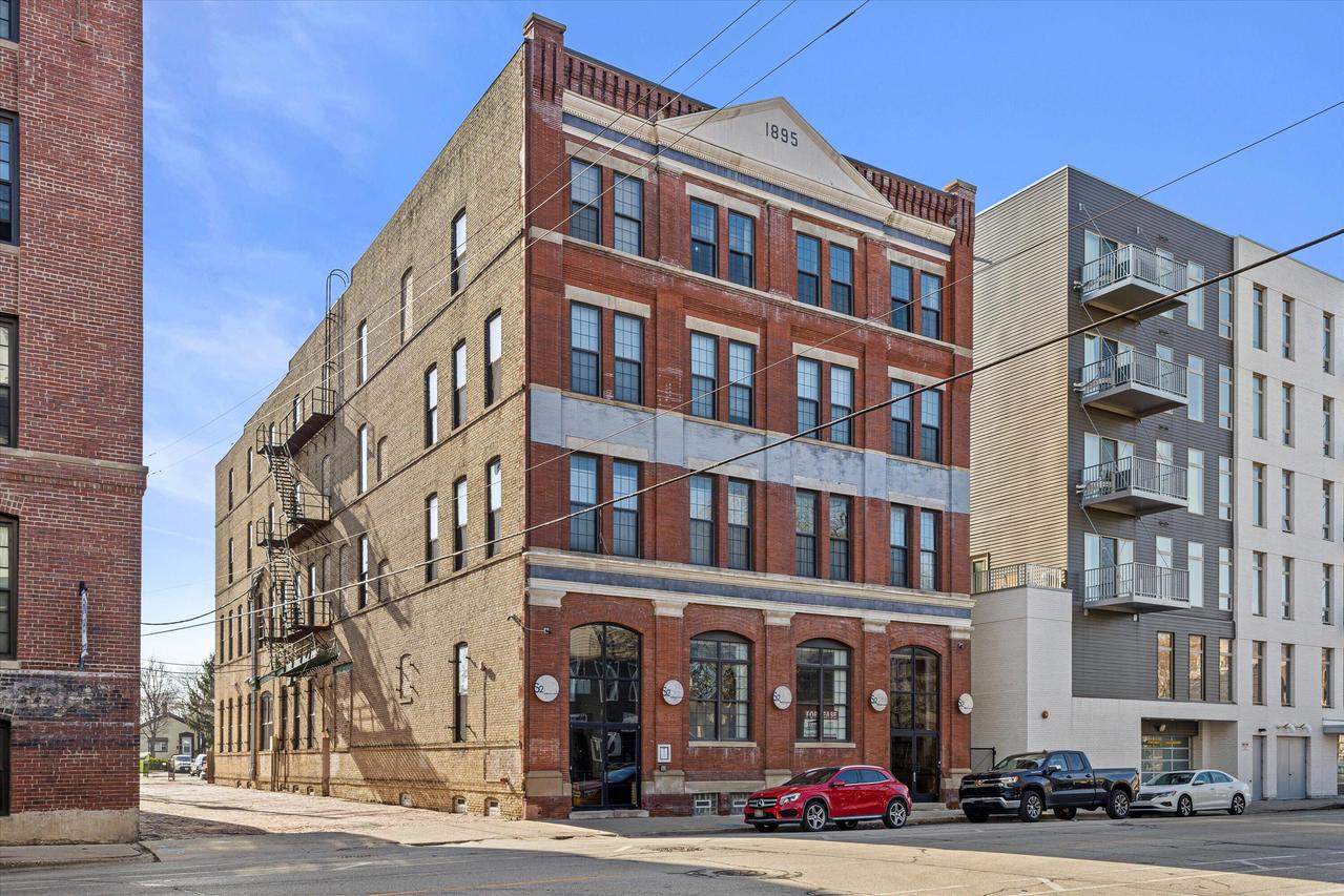 1017 S 2nd St #203, Milwaukee, WI 53204
