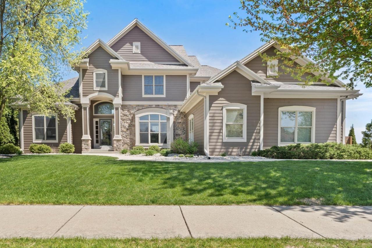 1861 River Lakes, Oconomowoc, WI 53066