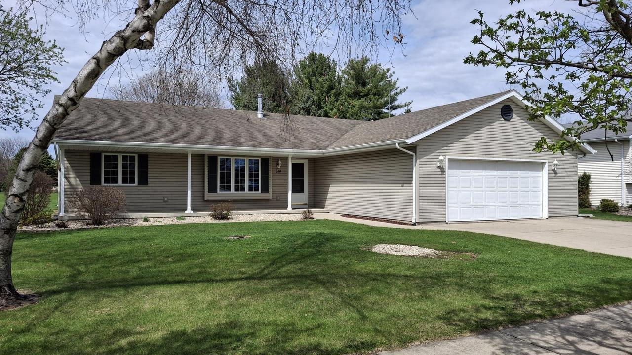 614 Woodbridge Trl, Watertown, WI 53094