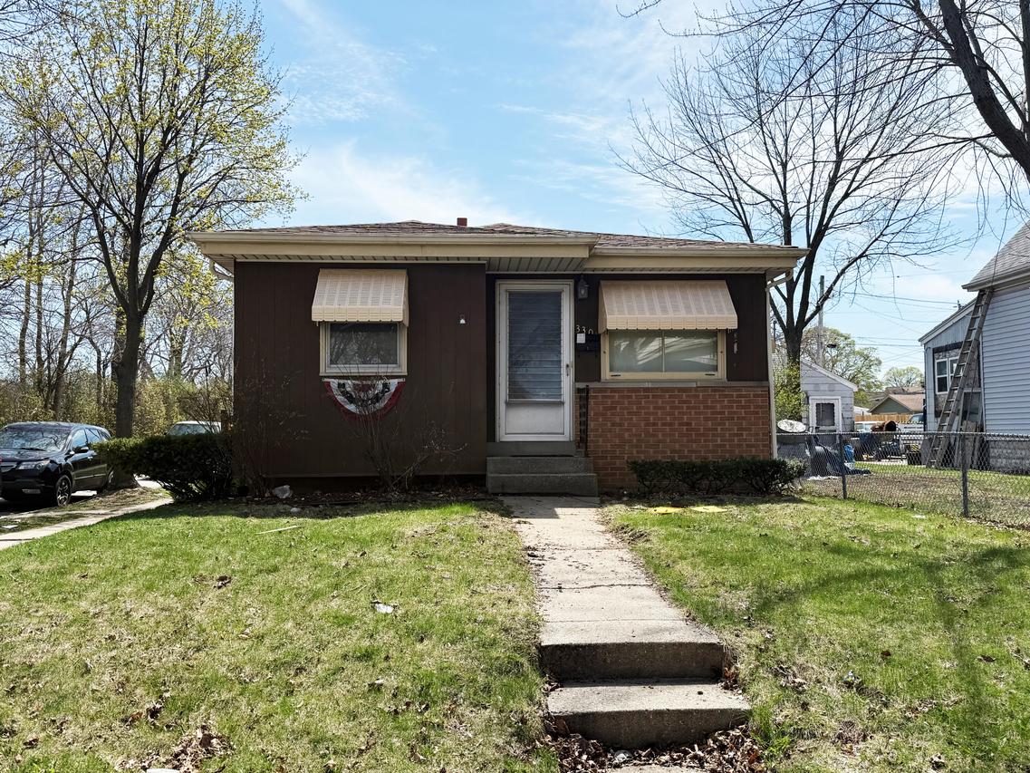 3301 W Arthur Ave, Milwaukee, WI 53215