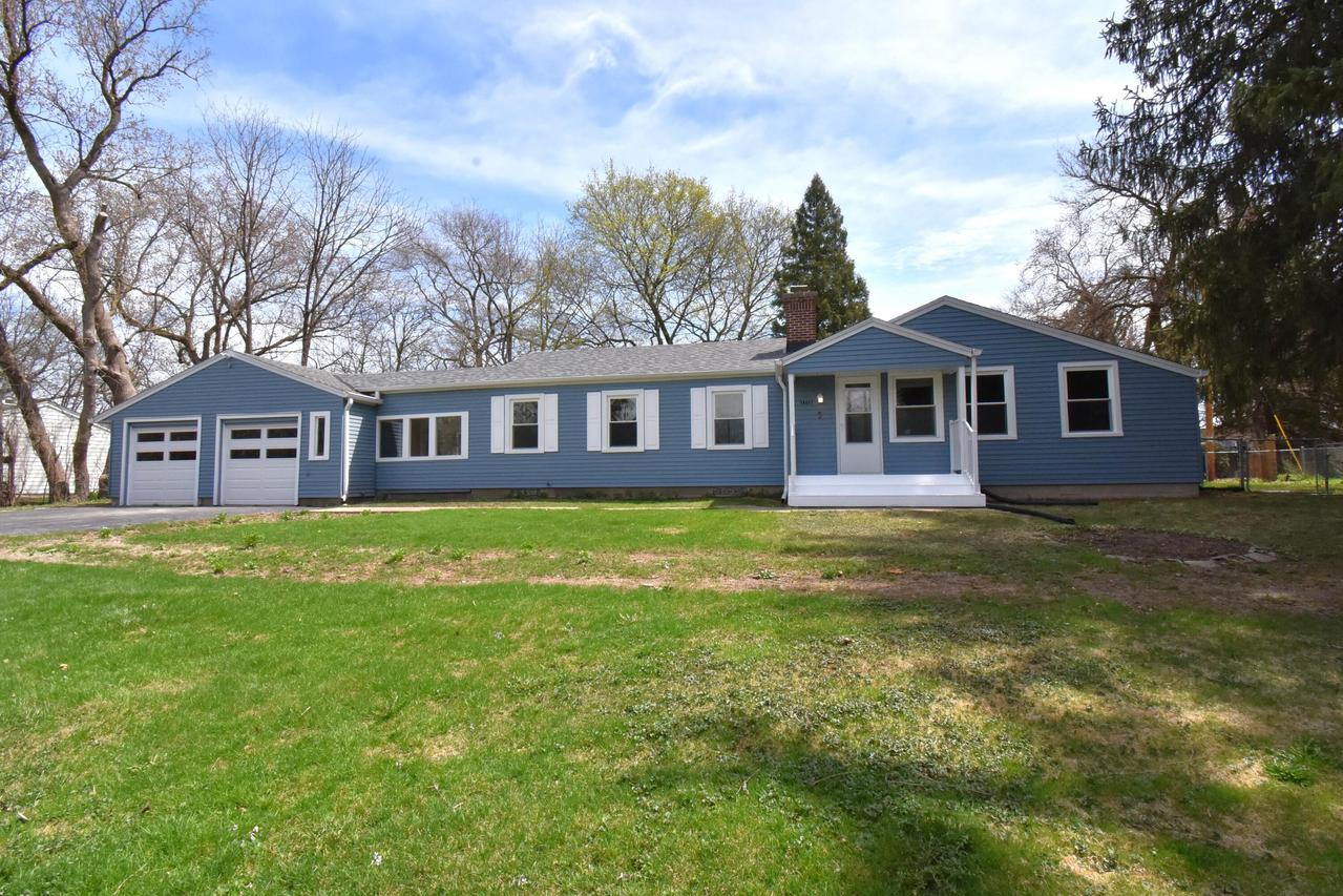 1710 S East Ln, New Berlin, WI 53146