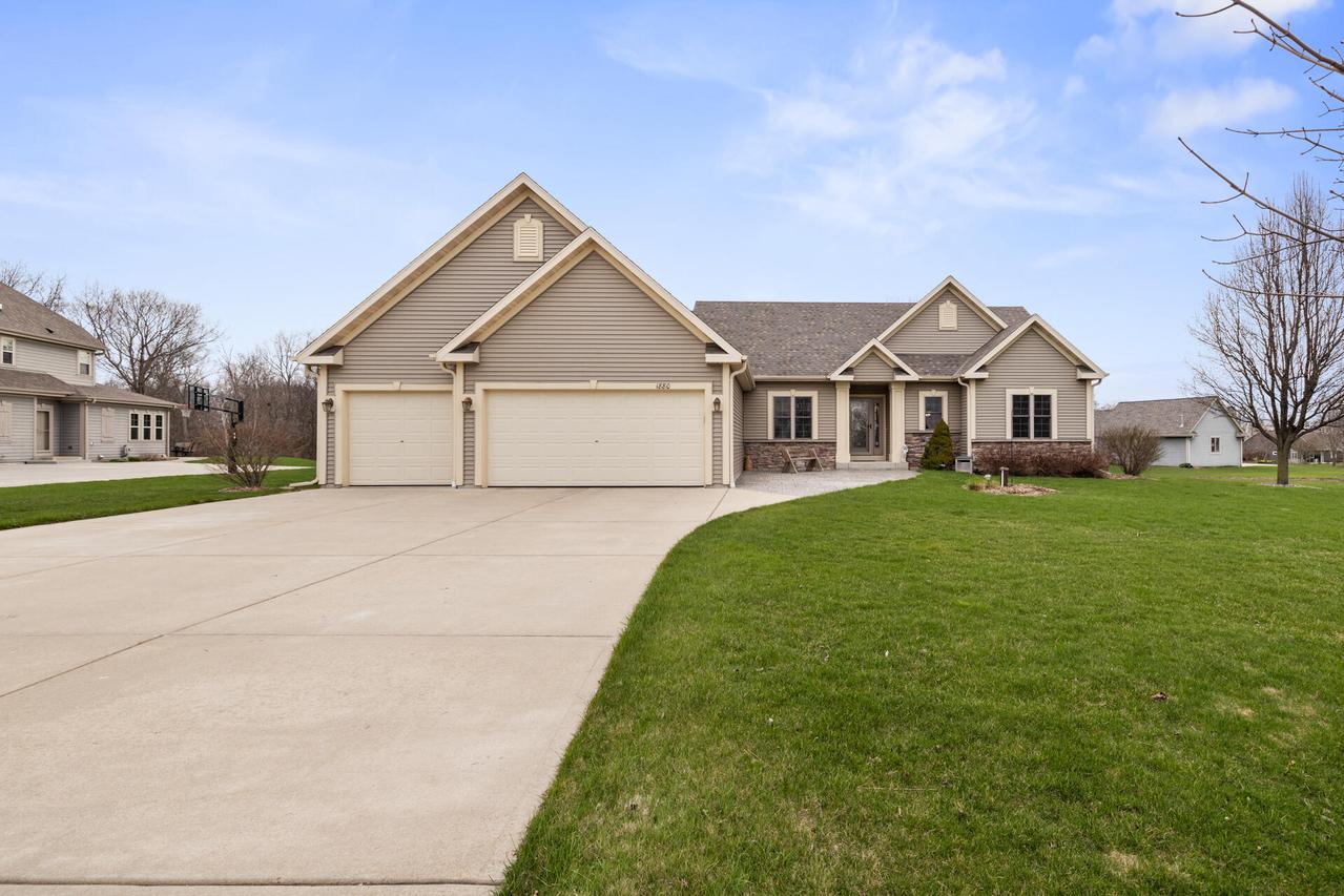 1880 Highland Ct, Slinger, WI 53086