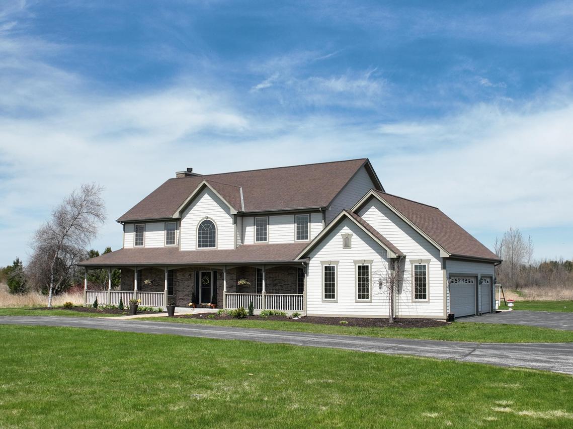 580 Ulao Rd, Grafton, WI 53024