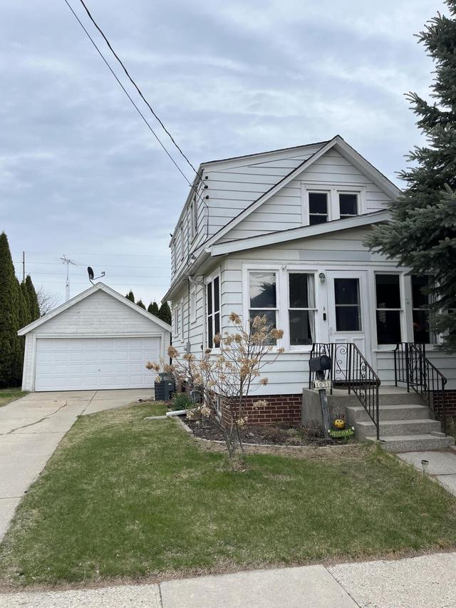 1031 S 20th St, Manitowoc, WI 54220