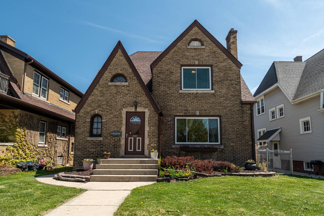 1905 Thurston Ave, Racine, WI 53403