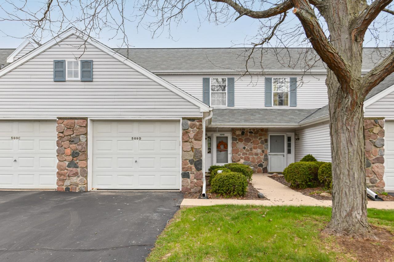 509 Lake Bluff #D, Thiensville, WI 53092