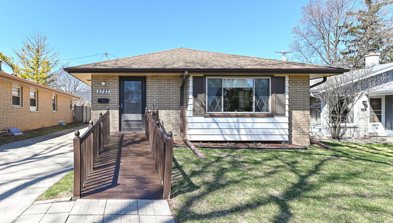 2727 S 83rd Pl, West Allis, WI 53219
