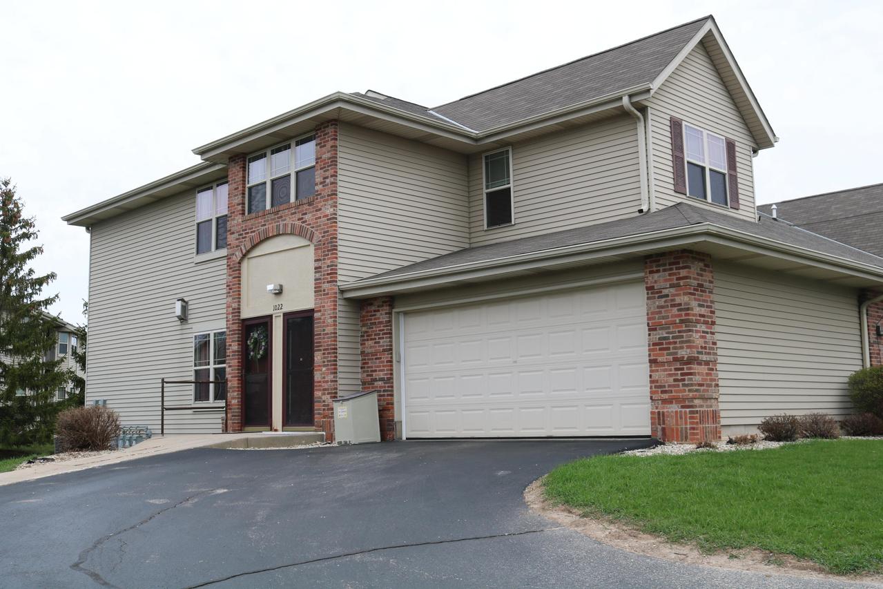 1022 E Woodview Ct #2, Slinger, WI 53086