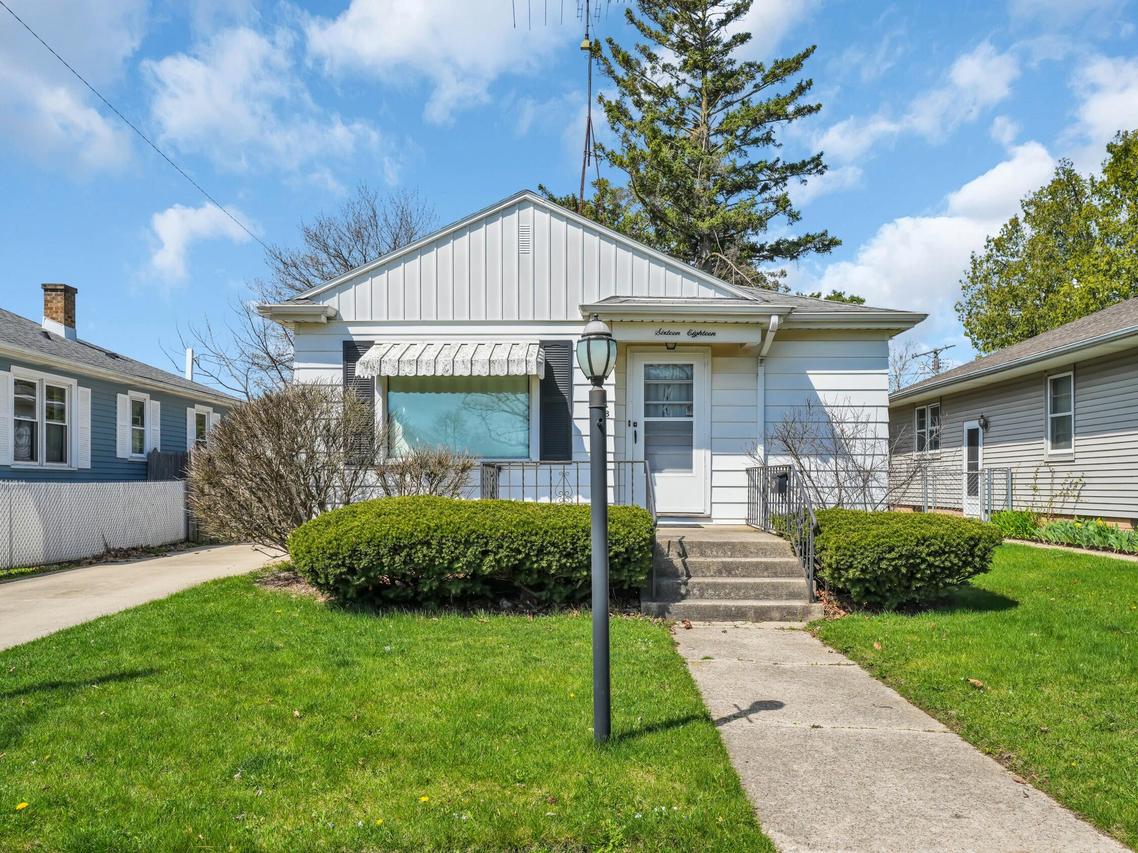 1618 Cleveland Ave, Racine, WI 53405