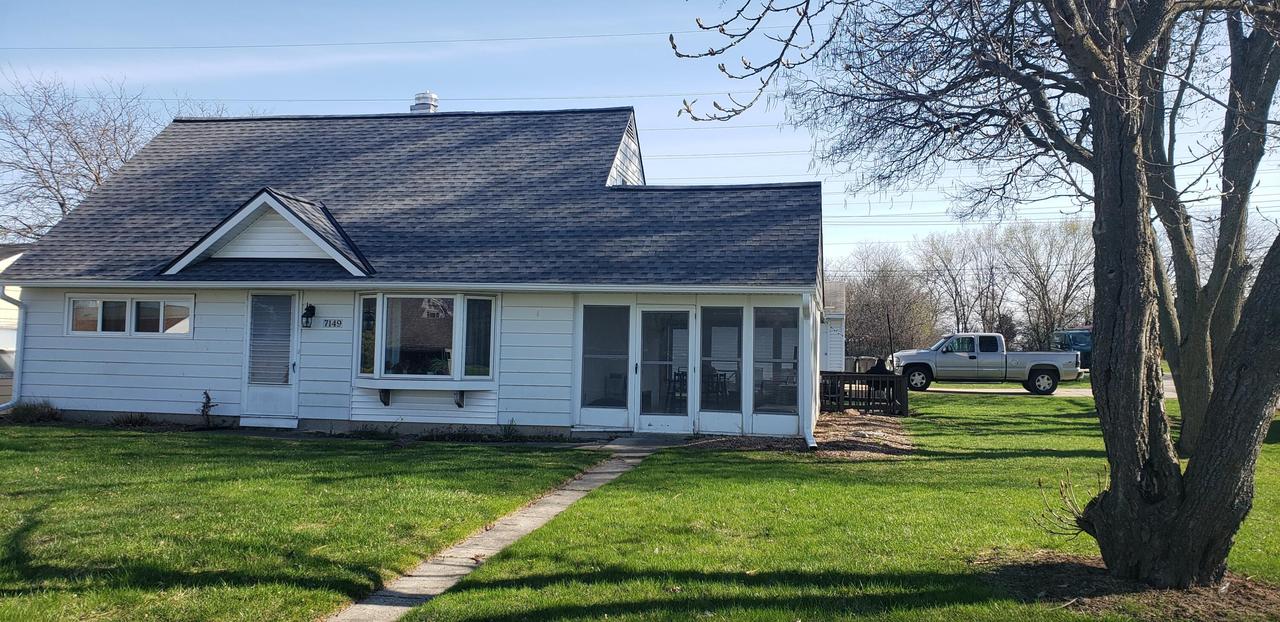 7149 W Allerton Ave, Greenfield, WI 53220