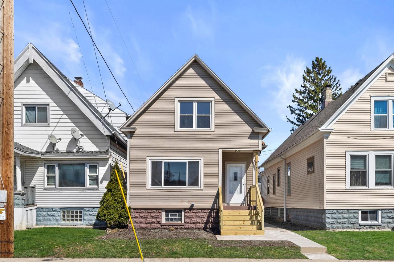 2122 S 24th St, Milwaukee, WI 53215