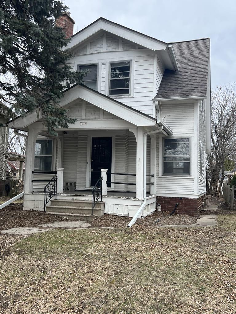 1914 E Edgewood Ave, Shorewood, WI 53211