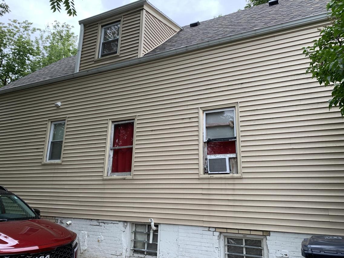 2010 N 31st St, Milwaukee, WI 53208