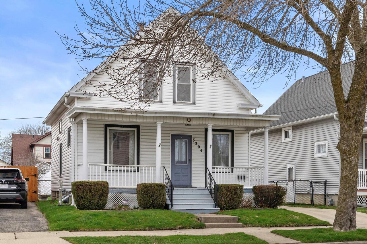 3204 Kinzie Ave, Racine, WI 53405