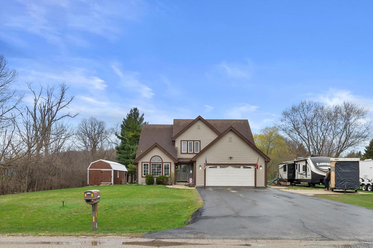 8120 Halverson Rd, Waterford, WI 53185